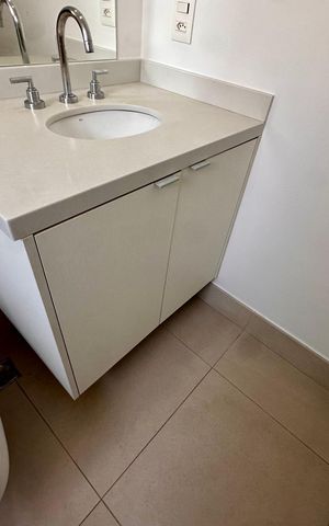Apartamento para alugar com 64m², 2 quartos e 1 vaga Apartamento para alugar com 64m², 2 quartos e 1 vagaBanheiro da Suíte