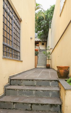 Casa à venda com 239m², 3 quartos e 3 vagas Casa à venda com 239m², 3 quartos e 3 vagasQuintal