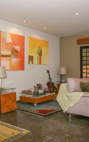 Casa à venda com 239m², 3 quartos e 3 vagas Casa à venda com 239m², 3 quartos e 3 vagasSala