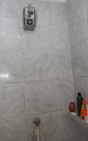 Casa à venda com 239m², 3 quartos e 3 vagas Casa à venda com 239m², 3 quartos e 3 vagasBanheiro da Suíte 1
