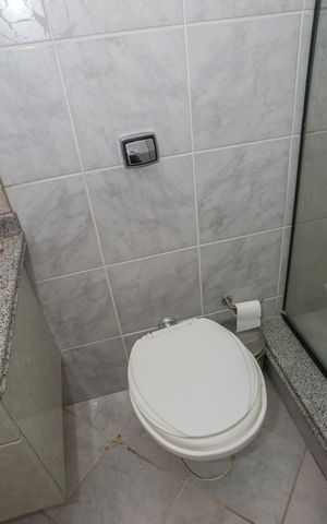 Casa à venda com 239m², 3 quartos e 3 vagas Casa à venda com 239m², 3 quartos e 3 vagasBanheiro da Suíte 1