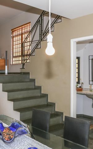 Casa à venda com 239m², 3 quartos e 3 vagas Casa à venda com 239m², 3 quartos e 3 vagasSala