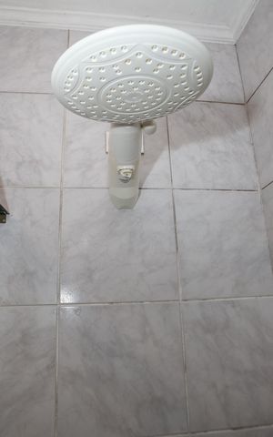 Casa à venda com 239m², 3 quartos e 3 vagas Casa à venda com 239m², 3 quartos e 3 vagasBanheiro da Suíte 2