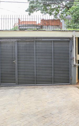 Casa à venda com 239m², 3 quartos e 3 vagas Casa à venda com 239m², 3 quartos e 3 vagasGaragem