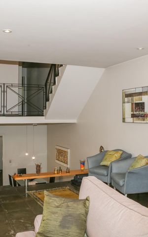 Casa à venda com 239m², 3 quartos e 3 vagas Casa à venda com 239m², 3 quartos e 3 vagasSala