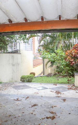 Casa à venda com 239m², 3 quartos e 3 vagas Casa à venda com 239m², 3 quartos e 3 vagasChurrasqueira