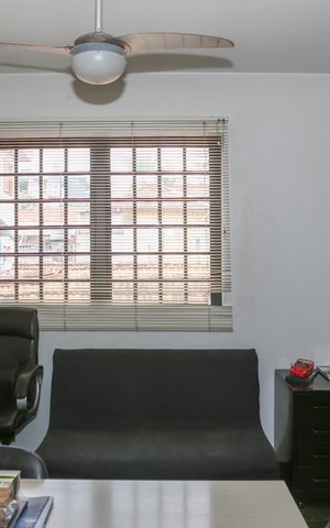 Casa à venda com 239m², 3 quartos e 3 vagas Casa à venda com 239m², 3 quartos e 3 vagasEscritório