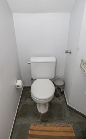 Casa à venda com 239m², 3 quartos e 3 vagas Casa à venda com 239m², 3 quartos e 3 vagasLavabo