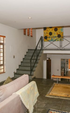 Casa à venda com 239m², 3 quartos e 3 vagas Casa à venda com 239m², 3 quartos e 3 vagasSala