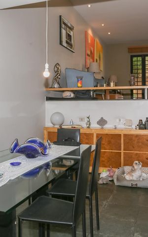 Casa à venda com 239m², 3 quartos e 3 vagas Casa à venda com 239m², 3 quartos e 3 vagasSala