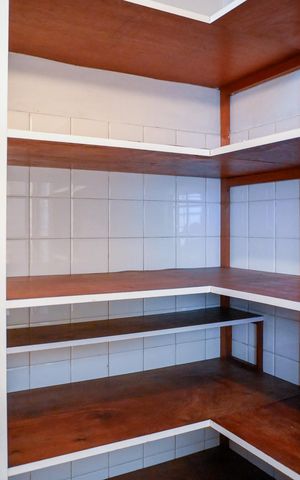 Casa à venda com 283m², 4 quartos e 4 vagasDespensa