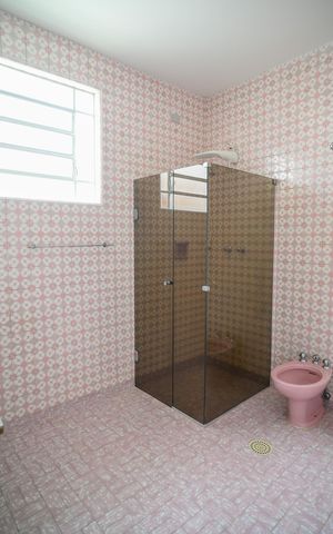 Casa à venda com 283m², 4 quartos e 4 vagasBanheiro Social