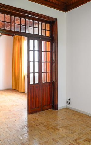 Casa à venda com 283m², 4 quartos e 4 vagasSala