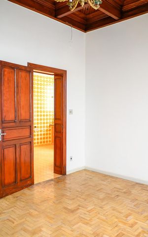 Casa à venda com 283m², 4 quartos e 4 vagasSala