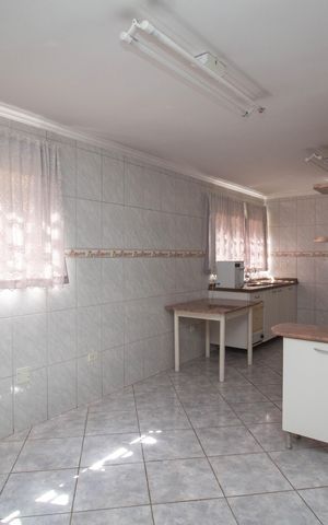 Casa para alugar com 549m², 3 quartos e 3 vagas Casa para alugar com 549m², 3 quartos e 3 vagasCopa