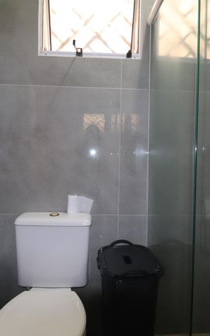Casa à venda com 109m², 3 quartos e 2 vagasBanheiro social 
