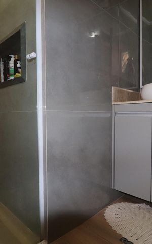 Casa à venda com 109m², 3 quartos e 2 vagasBanheiro social 