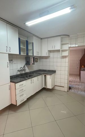 Casa à venda com 260m², 3 quartos e 3 vagas Casa à venda com 260m², 3 quartos e 3 vagasCozinha