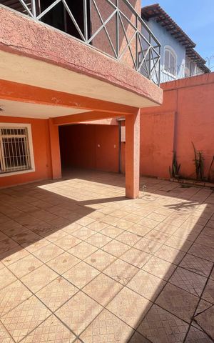 Casa à venda com 260m², 3 quartos e 3 vagas Casa à venda com 260m², 3 quartos e 3 vagasGaragem