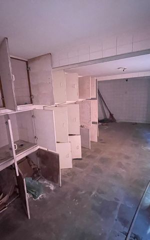 Casa à venda com 260m², 3 quartos e 3 vagas Casa à venda com 260m², 3 quartos e 3 vagasPorão