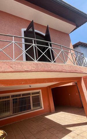 Casa à venda com 260m², 3 quartos e 3 vagas Casa à venda com 260m², 3 quartos e 3 vagasGaragem