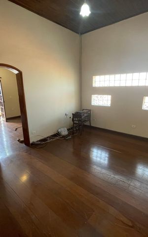Casa à venda com 260m², 3 quartos e 3 vagas Casa à venda com 260m², 3 quartos e 3 vagasSala de TV