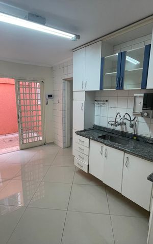 Casa à venda com 260m², 3 quartos e 3 vagas Casa à venda com 260m², 3 quartos e 3 vagasCozinha