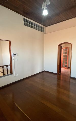 Casa à venda com 260m², 3 quartos e 3 vagas Casa à venda com 260m², 3 quartos e 3 vagasSala de TV