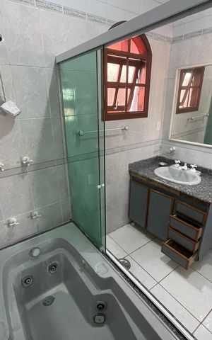 Casa à venda com 260m², 3 quartos e 3 vagas Casa à venda com 260m², 3 quartos e 3 vagasBanheiro