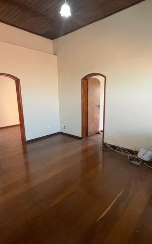 Casa à venda com 260m², 3 quartos e 3 vagas Casa à venda com 260m², 3 quartos e 3 vagasSala de TV
