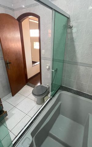 Casa à venda com 260m², 3 quartos e 3 vagas Casa à venda com 260m², 3 quartos e 3 vagasBanheiro