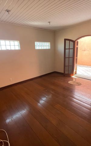 Casa à venda com 260m², 3 quartos e 3 vagas Casa à venda com 260m², 3 quartos e 3 vagasQuarto