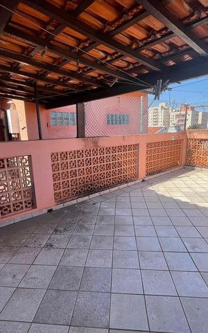 Casa à venda com 260m², 3 quartos e 3 vagas Casa à venda com 260m², 3 quartos e 3 vagasTerraço