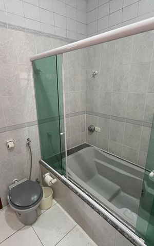 Casa à venda com 260m², 3 quartos e 3 vagas Casa à venda com 260m², 3 quartos e 3 vagasBanheiro