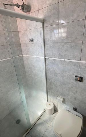 Casa à venda com 260m², 3 quartos e 3 vagas Casa à venda com 260m², 3 quartos e 3 vagasBanheiro da Suíte 1