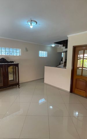 Casa à venda com 260m², 3 quartos e 3 vagas Casa à venda com 260m², 3 quartos e 3 vagasSala