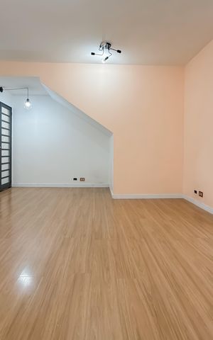 Casa à venda com 100m², 3 quartos e 1 vaga Casa à venda com 100m², 3 quartos e 1 vagaSala
