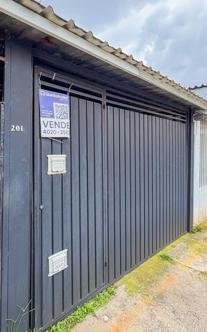 Casa à venda com 100m², 3 quartos e 1 vaga Casa à venda com 100m², 3 quartos e 1 vagaFachada
