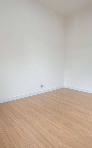 Casa à venda com 100m², 3 quartos e 1 vaga Casa à venda com 100m², 3 quartos e 1 vagaQuarto 1