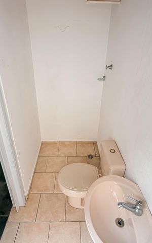 Casa à venda com 100m², 3 quartos e 1 vaga Casa à venda com 100m², 3 quartos e 1 vagaEdícula - Banheiro