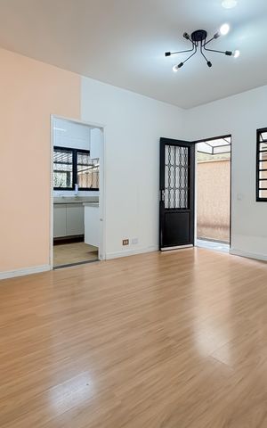 Casa à venda com 100m², 3 quartos e 1 vaga Casa à venda com 100m², 3 quartos e 1 vagaSala