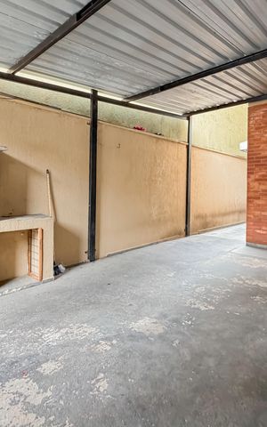 Casa à venda com 100m², 3 quartos e 1 vaga Casa à venda com 100m², 3 quartos e 1 vagaGaragem