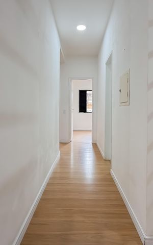 Casa à venda com 100m², 3 quartos e 1 vaga Casa à venda com 100m², 3 quartos e 1 vagaCorredor