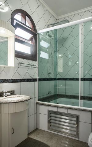 Casa à venda com 150m², 3 quartos e 4 vagasBanheiro da Suíte