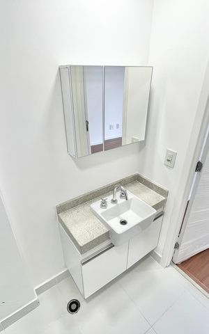 Studio à venda com 28m², 1 quarto e sem vaga Studio à venda com 28m², 1 quarto e sem vagaBanheiro Social