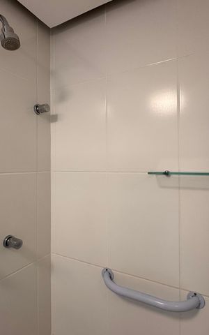 Apartamento para alugar com 69m², 2 quartos e 1 vaga Apartamento para alugar com 69m², 2 quartos e 1 vagaBanheiro da Suíte
