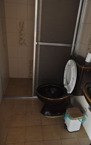 Casa para alugar com 800m², 3 quartos e 4 vagasBanheiro da garagem