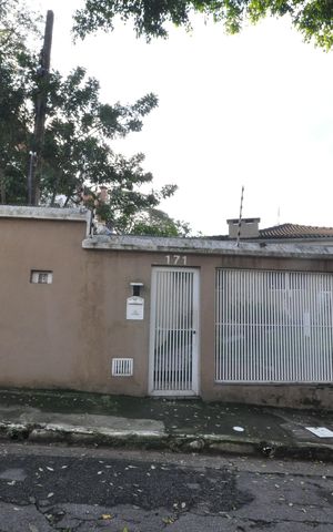 Casa para alugar com 800m², 3 quartos e 4 vagasFachada