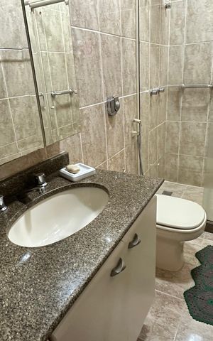 Apartamento à venda com 144m², 3 quartos e 3 vagas Apartamento à venda com 144m², 3 quartos e 3 vagasBanheiro Social