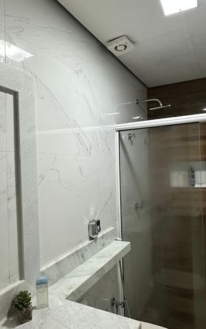 Apartamento à venda com 144m², 3 quartos e 3 vagas Apartamento à venda com 144m², 3 quartos e 3 vagasBanheiro da Suíte